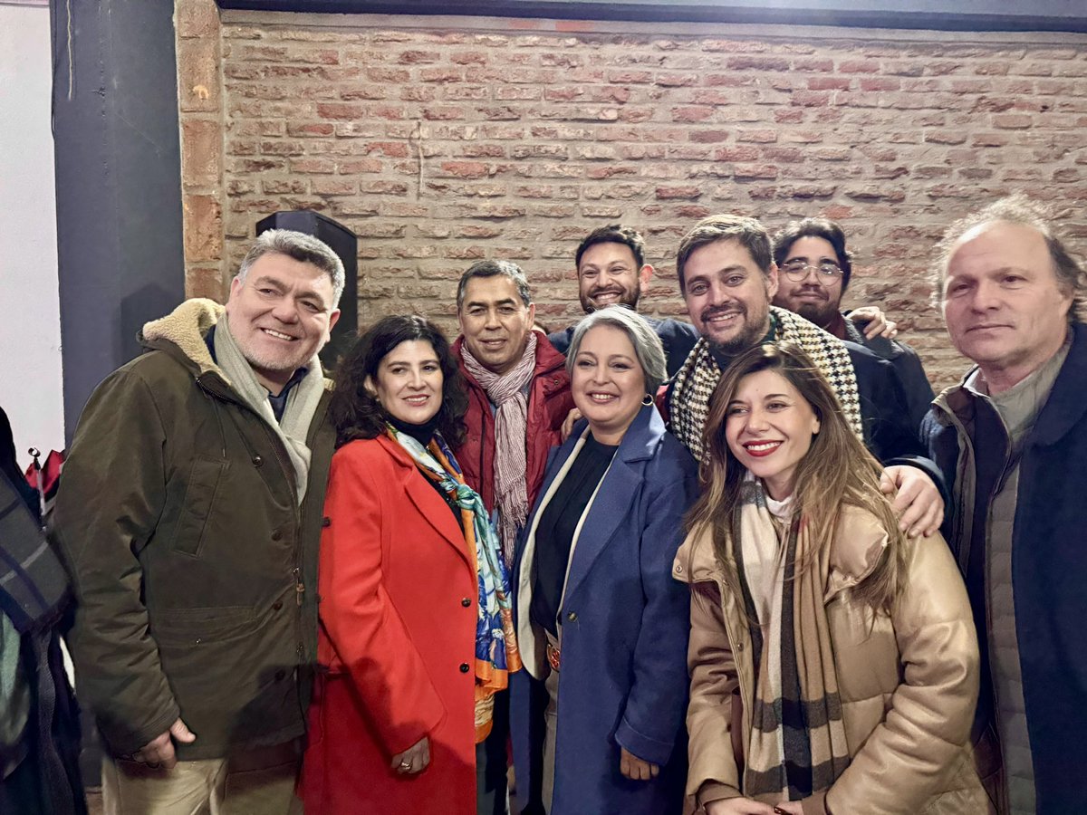 Lo dijimos antes y cumpliremos nuestra palabra: desde este minuto <a href="/jeannette_jara/">Jeannette Jara Román</a> es nuestra candidata y la candidata de la amplia unidad del progresismo. 

Nos ponemos detrás de su liderazgo convocante, por el objetivo de derrotar a la extrema derecha y de un mejor futuro para