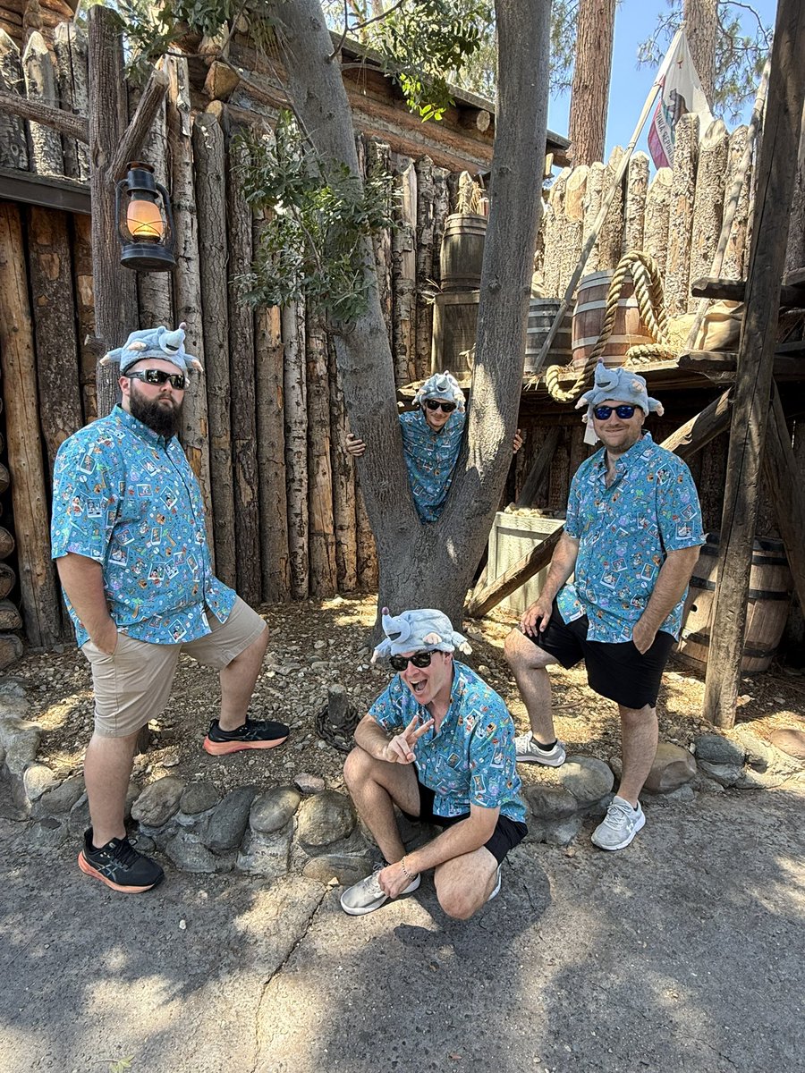 stonecypher_'s tweet image. Lester’s Possum Park takeover at Disneyland today! 🪕🎶 @RSVLTS