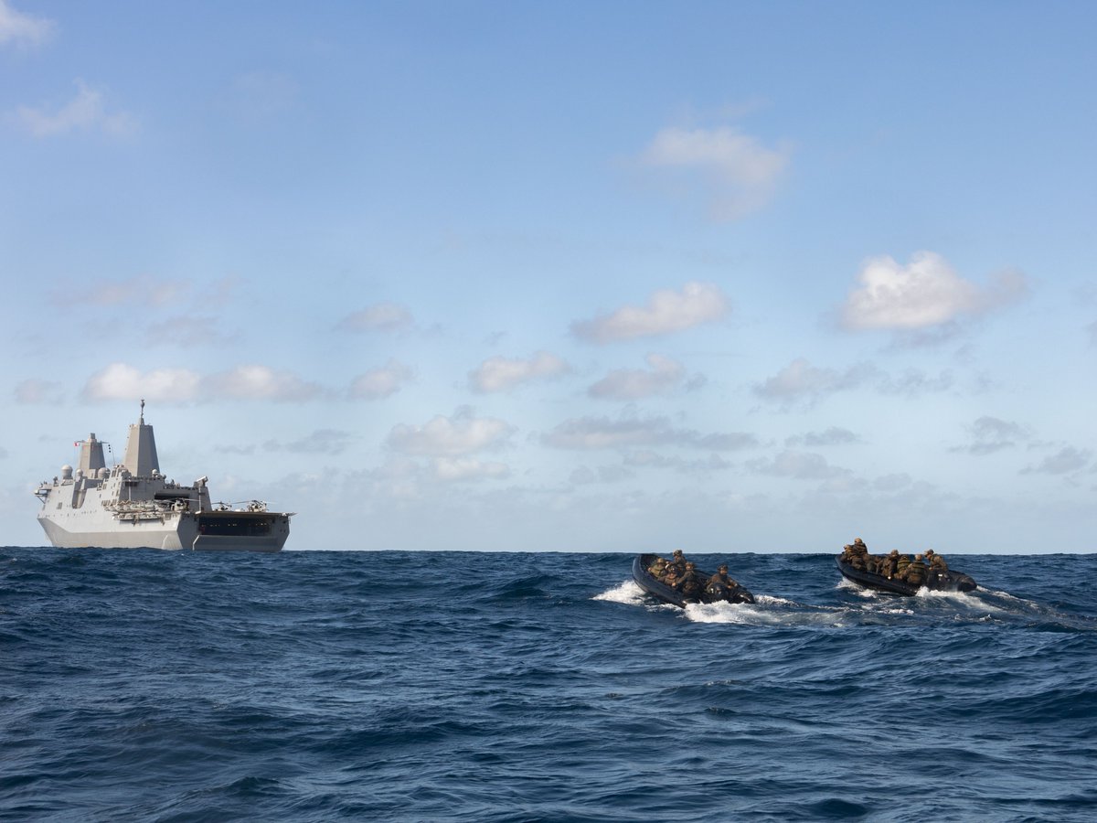 mcipac_jp's tweet image. 6月25日、海兵隊第31海兵遠征部隊第7海兵連隊がUSSサンディエゴ(LPD22)からE
ECRRC(強化型戦闘強襲偵察用舟艇)から出動&帰還訓練を行いました。
この訓練は水陸両用強襲能力を向上させ、小型ボートのスキルを維持するために定期的に実施されます。