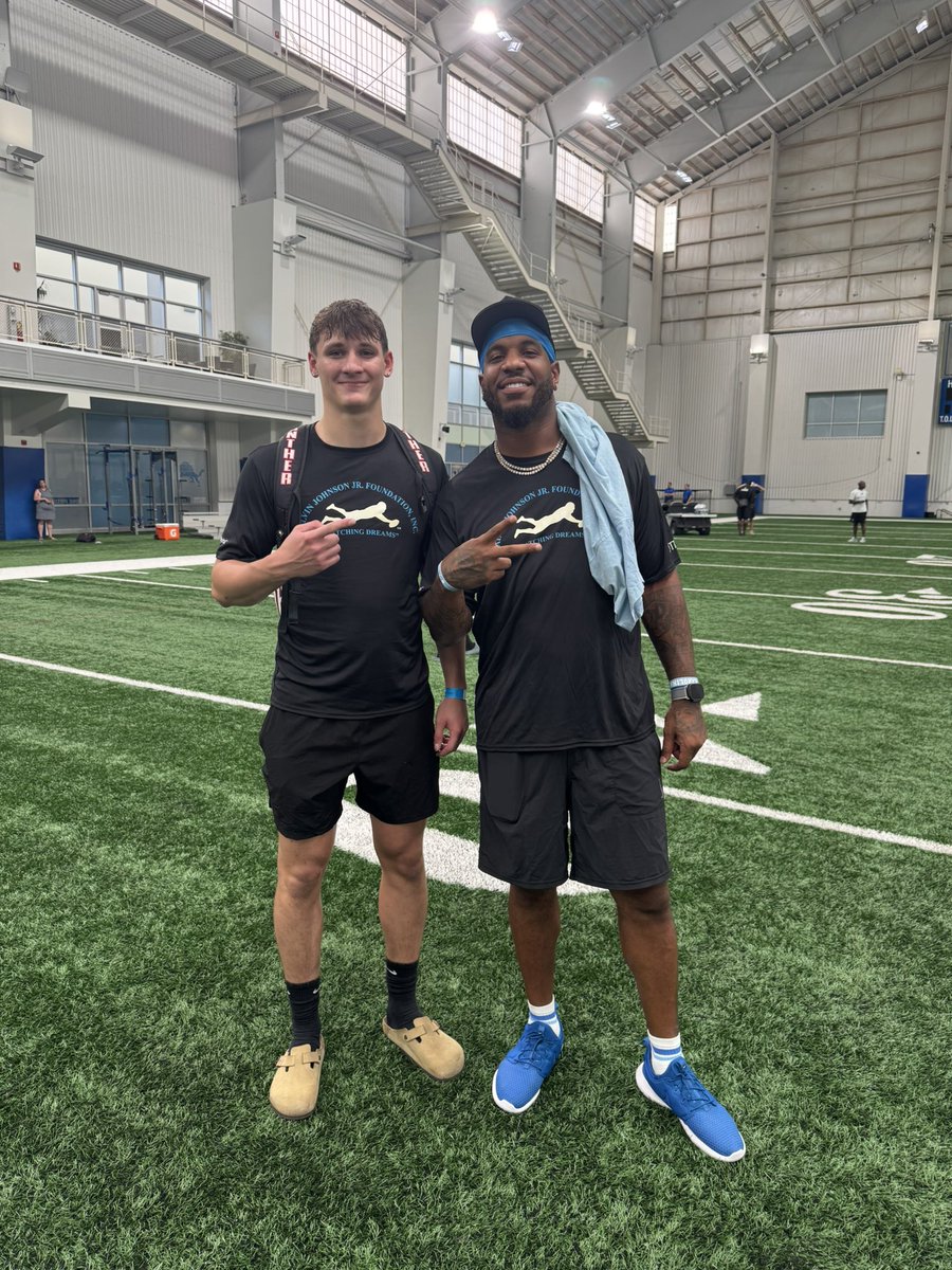 nathanpiggott26's tweet image. Had a great workout at the Calvin Johnson Chasing Dreams camp! I had a great time learning from the best! @calviniohnsonir @Ebron85 @JustinqReid @OfficialBraylon @RisingStars6 @football_athens @coachculp @coachmoz18