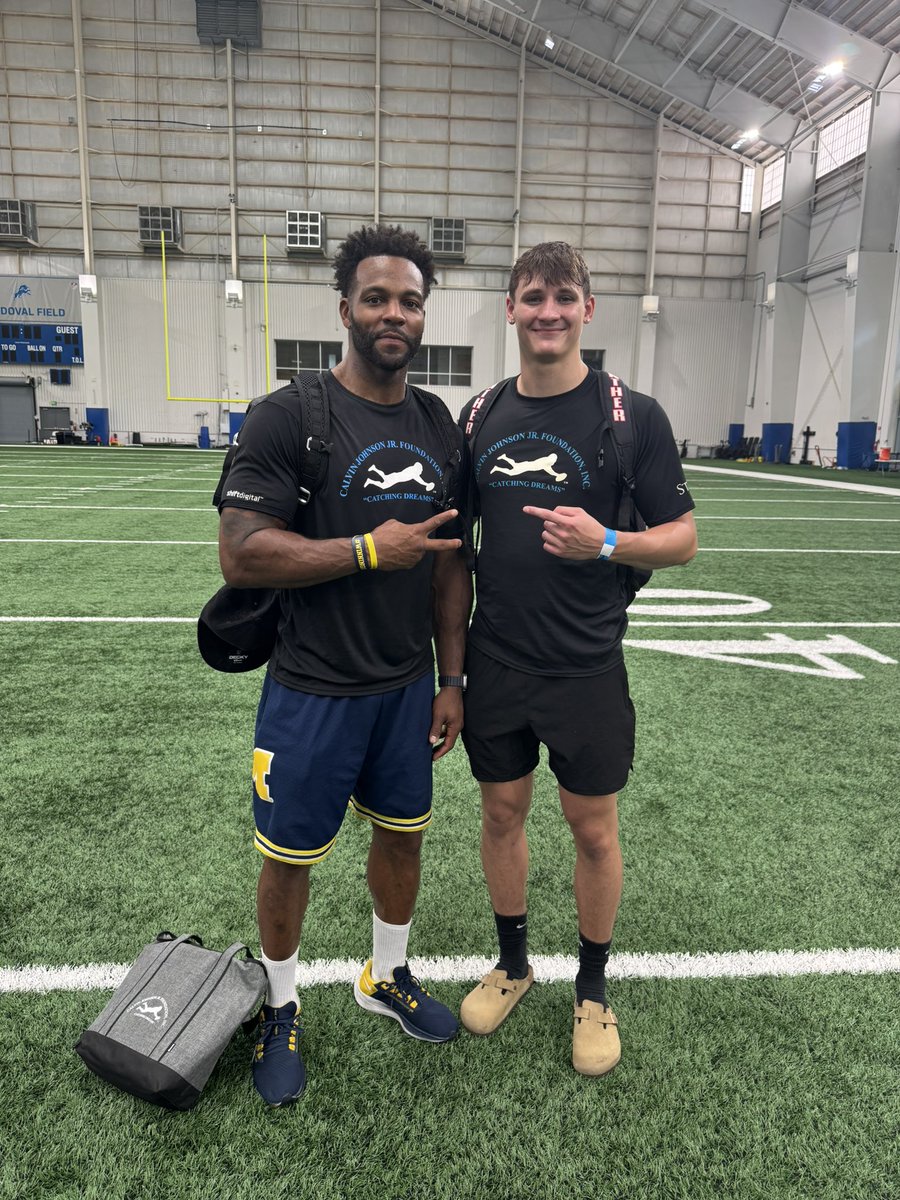 nathanpiggott26's tweet image. Had a great workout at the Calvin Johnson Chasing Dreams camp! I had a great time learning from the best! @calviniohnsonir @Ebron85 @JustinqReid @OfficialBraylon @RisingStars6 @football_athens @coachculp @coachmoz18