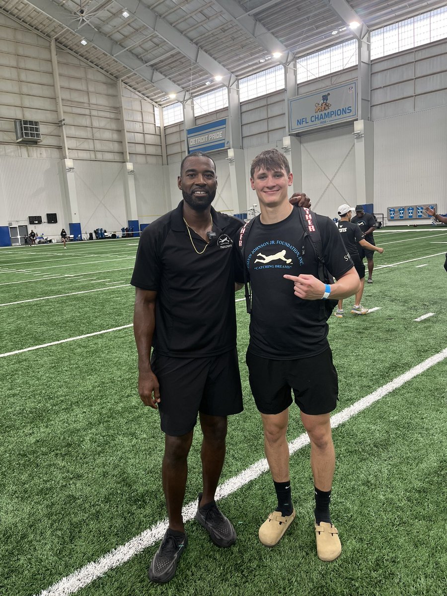 nathanpiggott26's tweet image. Had a great workout at the Calvin Johnson Chasing Dreams camp! I had a great time learning from the best! @calviniohnsonir @Ebron85 @JustinqReid @OfficialBraylon @RisingStars6 @football_athens @coachculp @coachmoz18