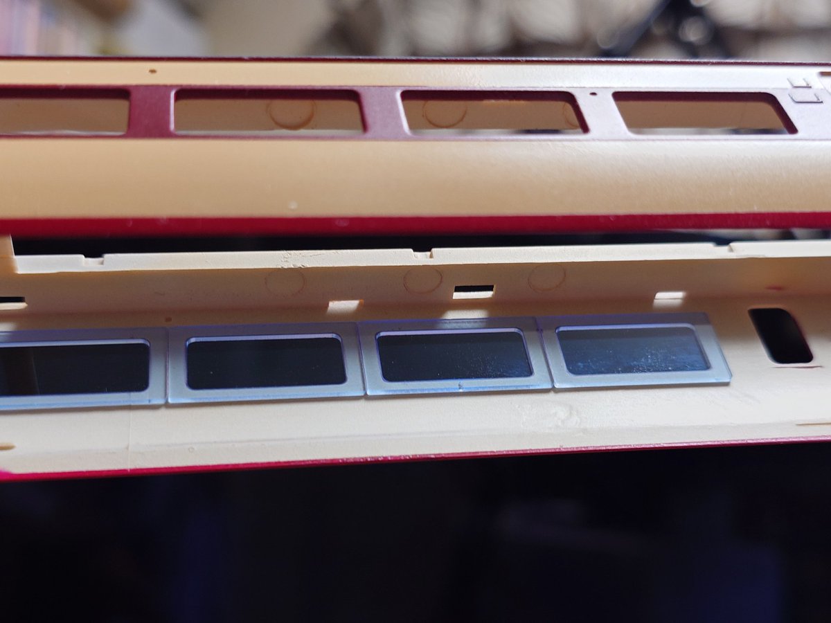 tetsuwotakosaku's tweet image. モデル倶楽部謹製アクリルガラスを入れてみるの巻
客扉から2枚目は開閉可能窓で0.1mm程奥まる様彫って頂いております←言われないと判らない