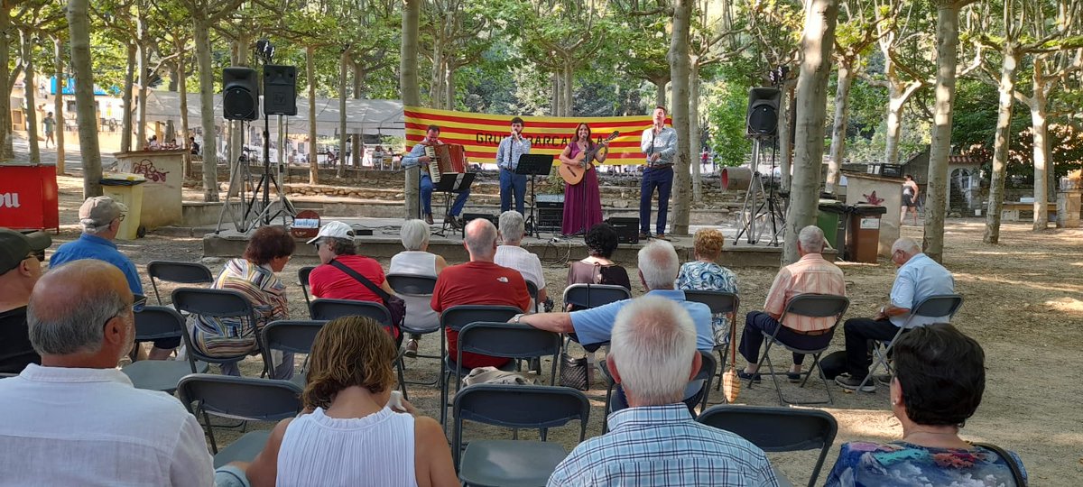 angelsbarcarola's tweet image. Ahir vam gaudir a Osor de l&apos;espai natural de Les Guilleries, que ens va ajudar a refugiar-nos una estona de la calor i amb un públic i una organització meravellosos. Moltes gràcieees!☀️🎶⛵❤️
#osor #la_selva #barcarola_havaneres #festa #musica