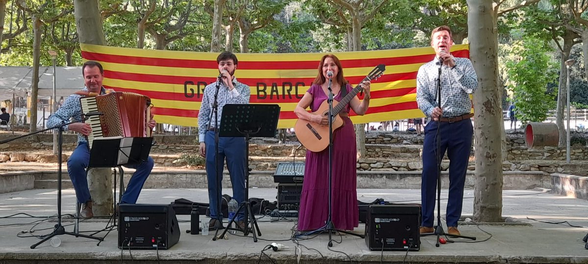 angelsbarcarola's tweet image. Ahir vam gaudir a Osor de l&apos;espai natural de Les Guilleries, que ens va ajudar a refugiar-nos una estona de la calor i amb un públic i una organització meravellosos. Moltes gràcieees!☀️🎶⛵❤️
#osor #la_selva #barcarola_havaneres #festa #musica