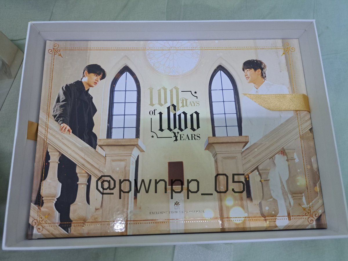 ppwnp_05's tweet photo. ปล่อยPhotobook 100daysof1000years ของหยิ่นวอร์ค่ะ ปล่อยในราคา 990บ.ค่ะไม่ร่วมส่งใครสนใจทักมาได้เลยนะคะหรือทักมาต่อราคากันก่อนก็ได้น้าา
#ตลาดนัดหยิ่นวอ��์ #หยิ่นวอร์  #yinyin_awn #warwanarat https://t.co/vfXUTRrgzg