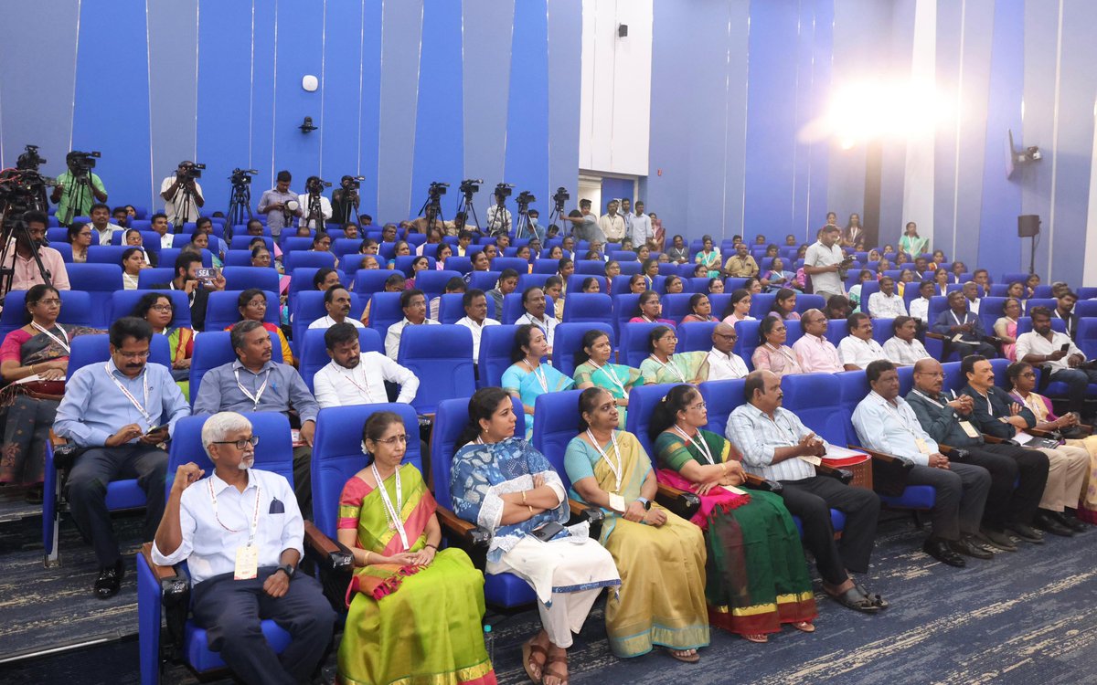 தமிழ்நாடு திறன் மேம்பாட்டுக் கழகம் சார்பில் ‘பொருள்இயல் மற்றும் புள்ளிஇயல் துறை’ ஏற்பாட்டில் நடைபெற்ற “தேசிய புள்ளி இயல் தின விழா” சிறப்பு நிகழ்ச்சியில் இன்று பங்கேற்றோம்.

மாண்புமிகு முதலமைச்சர் <a href="/mkstalin/">M.K.Stalin - தமிழ்நாட்டை தலைகுனிய விடமாட்டேன்</a> அவர்கள் தலைமையிலான #திராவிட_மாடல் அரசு செயல்படுத்தி வரும் விடியல் பயணம் -