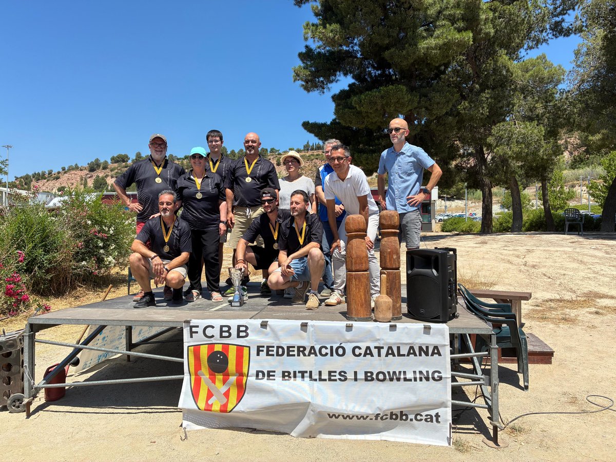 Aj_Tordera's tweet photo. 🥳Comencem la setmana amb bones notícies! 

🏆🏆🏆 L'equip sènior de la @PenyaBistec es va proclamar campió de la Copa Generalitat de Bitlles Catalanes. 

🥇Un títol que van aconseguir-lo a Igualada aquest diumenge durant la celebració de la final a 8. 

👏Mooltes felicitats! https://t.co/sm89GPIIhv