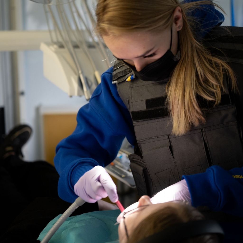 echo_Europe's tweet image. No clinic. No pharmacy. No easy way to reach a hospital🏥.
That used to be Maria’s life in a 🇺🇦village near the frontline -until a mobile clinic arrived.
Thanks to the EU, @BMZ_Bund & FRIDA NGO, healthcare is returning where it’s needed most 👉europa.eu/!cffXnd