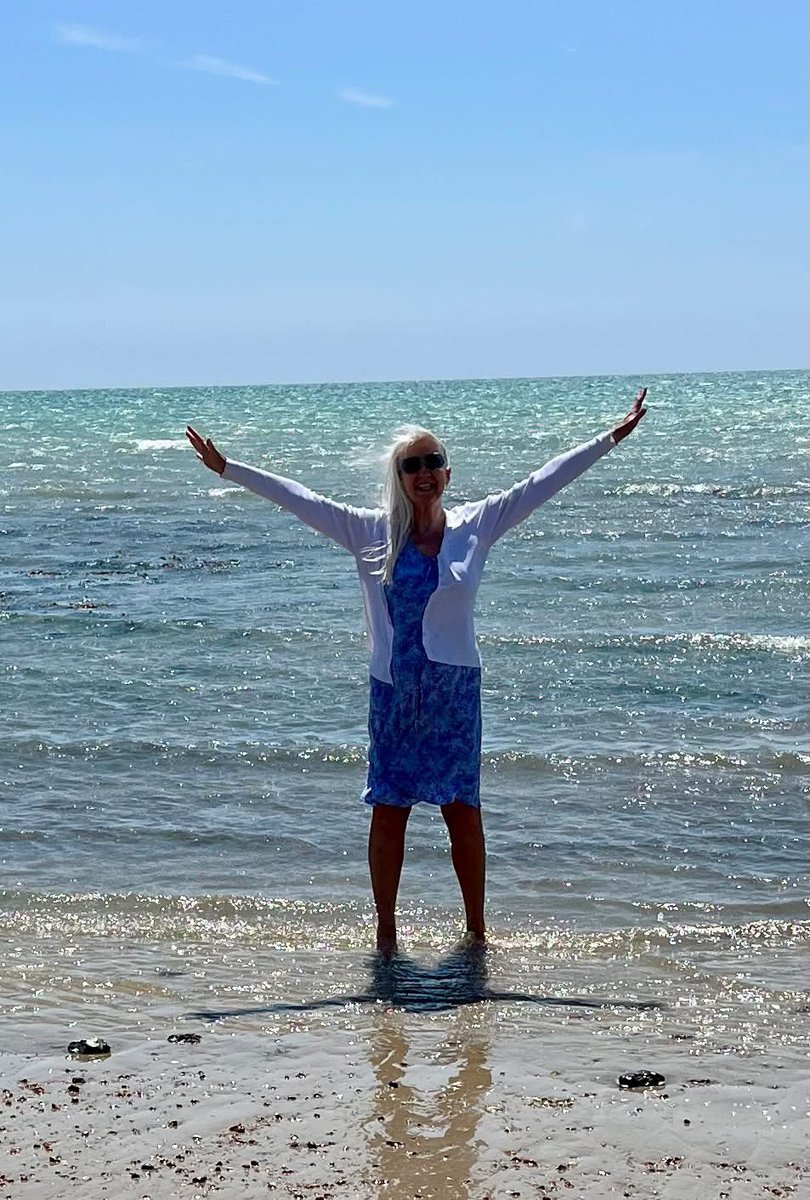 #MotivationMonday: I was in Sussex recently and it was really windy. I've always disliked the wind because it discombobulates me but this time, I found it invigorating. What changed? Just my #Attitude! I decided that I was going to enjoy it - and I did. Challenge yourself! 👍🏼