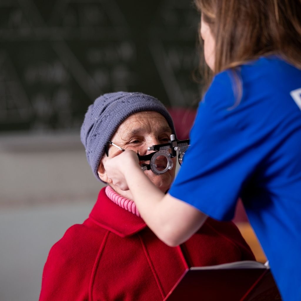 echo_Europe's tweet image. No clinic. No pharmacy. No easy way to reach a hospital🏥.
That used to be Maria’s life in a 🇺🇦village near the frontline -until a mobile clinic arrived.
Thanks to the EU, @BMZ_Bund & FRIDA NGO, healthcare is returning where it’s needed most 👉europa.eu/!cffXnd