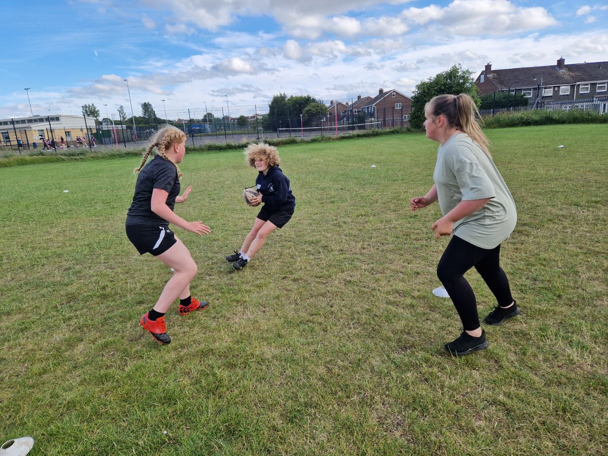 Houghton Rugby Club - Under 12s girls project 

Play and Pizza night 

Great to see 12 girls take part in Houghton's second Play and Pizza event. Since the first event to now we have had 10 girls join the club