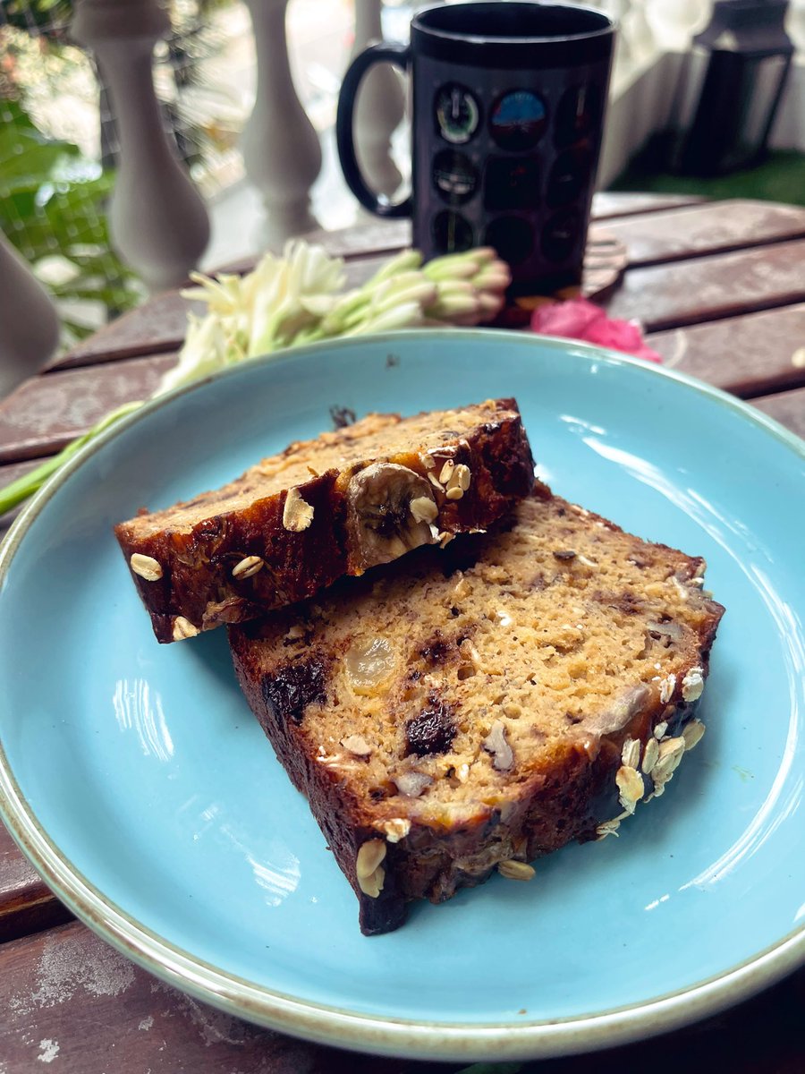 pampereira9's tweet image. Chicken spinach cheese Pie 
or 
Whole wheat greek yogurt Banana bread 

#justbake #myfoodstories #timepass #latepost #teatime