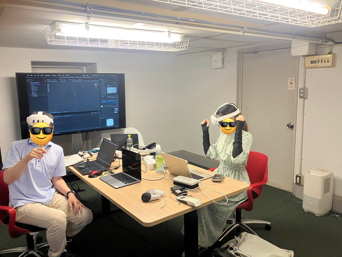 暑い日が続いていますね🌞
先日はVR開発体験を行いました！

涼しい室内でVRビルドの方法を教えてもらいながら、みんなで開発をしました👨‍💻

中の人も初心者ながら参加しました。VRってめちゃくちゃ面白いですね。VRの可能性を感じました！
