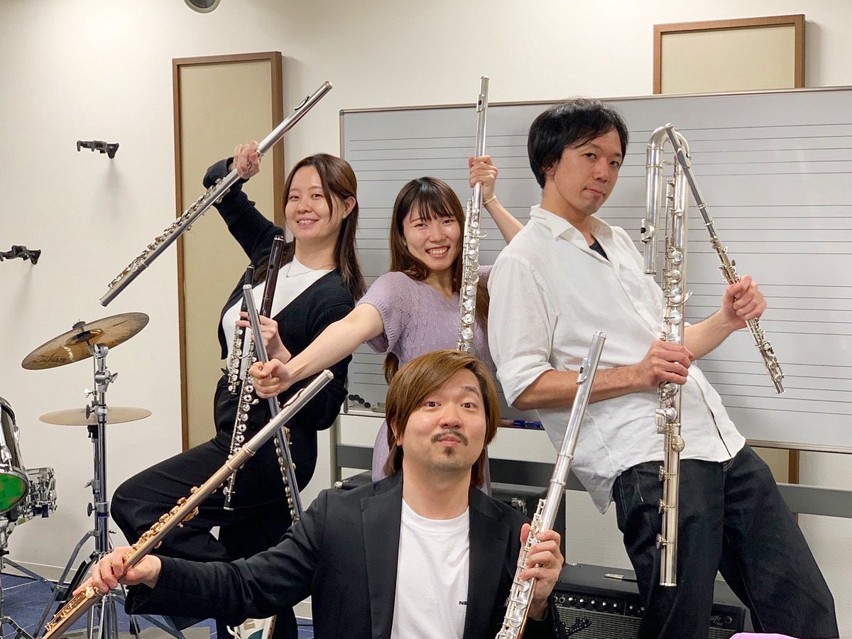 _flhar's tweet image. 7/17(木)19:30〜
フルートカルテットをご一緒させていただけることになりました!
全曲翔太さんと楽さんによる編曲で、クラシックやジャズの名曲、オリジナル曲まで幅広くお楽しみいただけます。
楽器はピッコロ〜バスまで全員が持ち替え。
平日ですが、愉しい夜にします。是非お越しください🔥