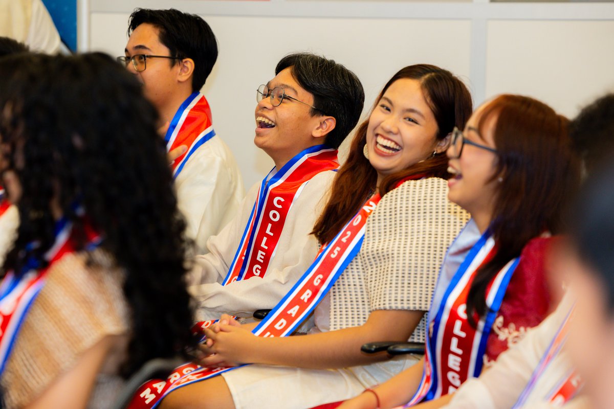 USEmbassyPH's tweet image. 👏 Hats off to the newest grads of the U.S. Embassy #CollegePrepProgramPH. Your hard work, persistence, and grit got you here—and @EducationUSA_PH wishes you the best of success as you pursue higher education. 🎓🌍 #EducationUSA #StudyWithUS #PartnersInProsperity @Fulbright_PH