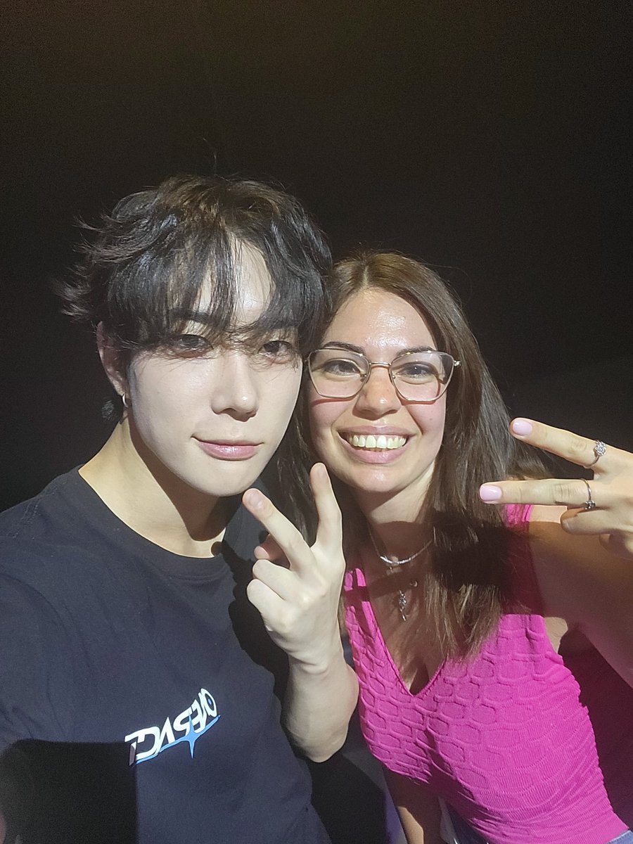 MrsCaskeyy's tweet photo. Lui che mi dice "che bel nome"
E poi prima di andare via mi prende le mani e le stringe.
(Ha detto anche I love you ma sono dettagli)
Se non sono morta ieri, non morirò più.
Thank you so much ❤️
@onepact_ @armada_ent
#NEXT_HORIZON #ONEPACTinMilan
#bellrain #JONGWOO https://t.co/5RGmeYs6jN