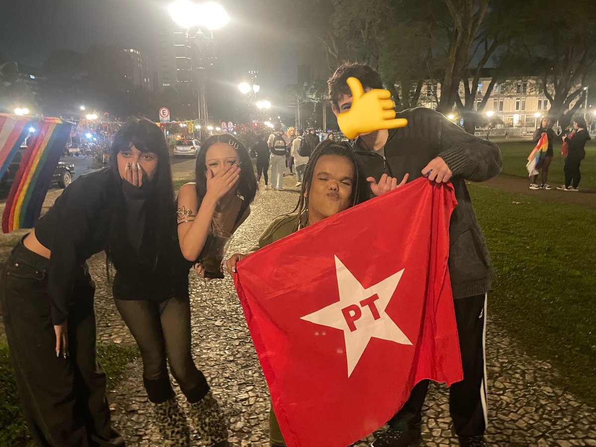 hoje vi a dandara pocket na parada lgbt kkkkk