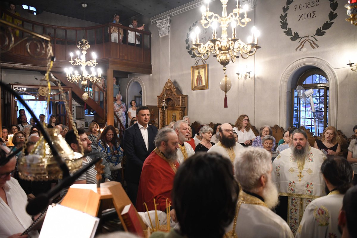 Χθες, στον Ιερό Ναό Αγίων Αποστόλων στην Κυψέλη και στην περιφορά της εικόνας.

Ένα διατηρητέο μνημείο, με ξεχωριστή ιστορική αξία — χτισμένο το 1873 από τον θρυλικό μπουρλοτιέρη της Επανάστασης, Κωνσταντίνο Κανάρη, ως τάμα, στον κήπο του σπιτιού του.

Μια εκκλησία-σύμβολο Πίστης