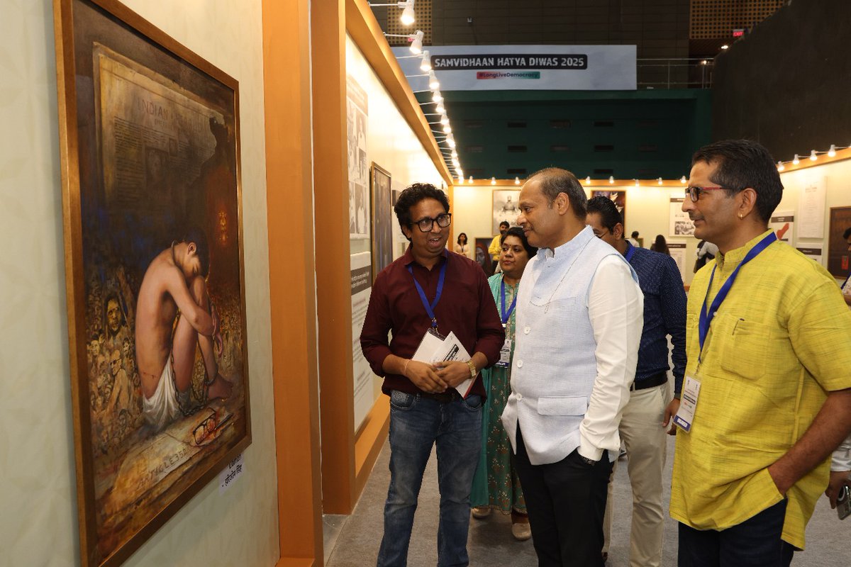 LalitKalaLKA's tweet photo. depicting the challenges and endurance of that era. Chief Guest, Home Minister Shri Amit Shah, graced the occasion, joined by Guests of Honor, Shri Gajendra Singh Shekhawat (Minister of Culture) and Shri Vivek Aggarwal (Secretary, Culture). (2/3) https://t.co/auYMFJT68j