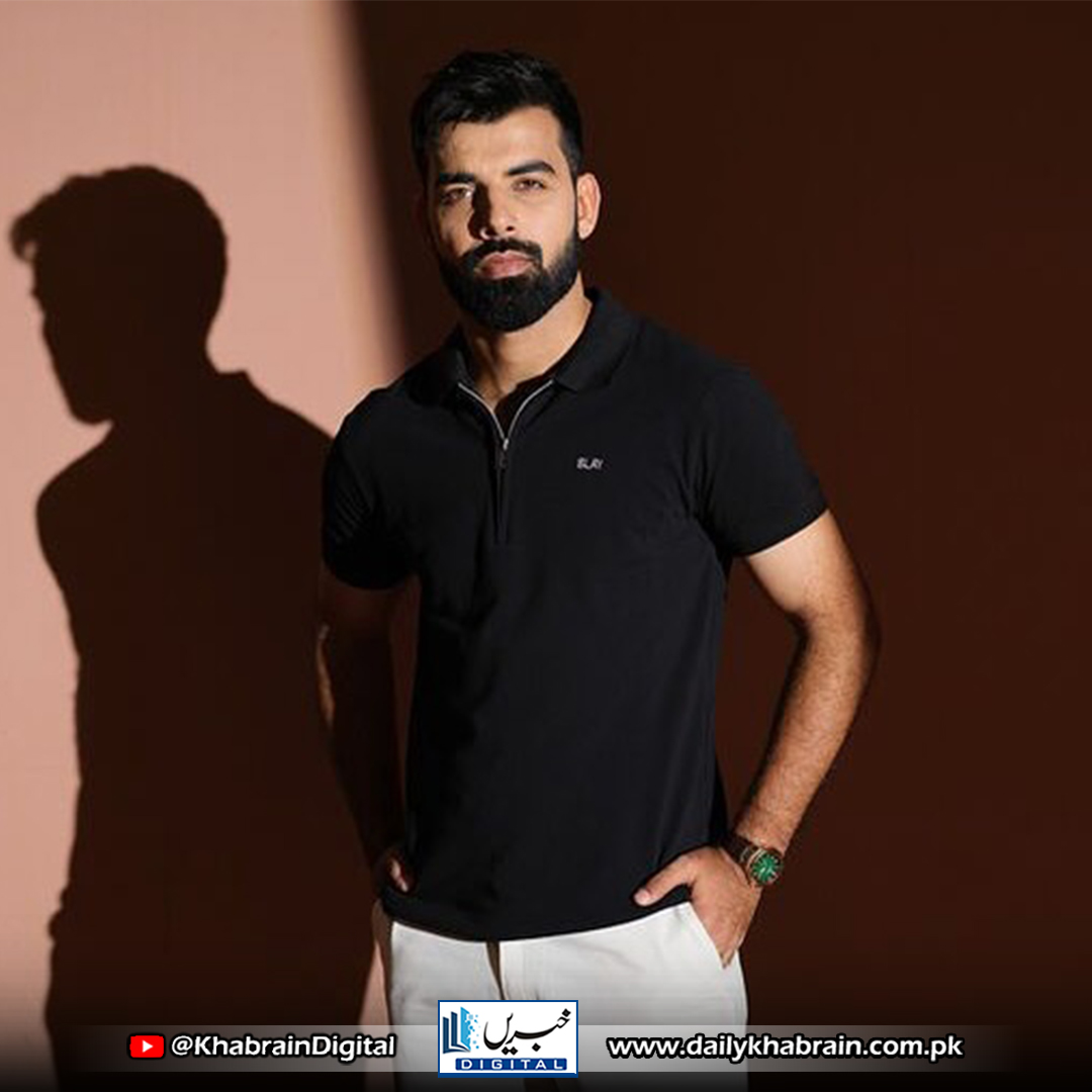 daily_khabrain's tweet photo. Shadab Khan’s  Black look is fire  
#khabraindigital #ShadabKhan #BackLook #StyleGameStrong #PakistaniCricket #CricketSwag #FireLook #CricketerStyle #ShadabVibes #FashionOnPoint #AthleteStyle #GameFaceOn #CricketStar
@76Shadabkhan https://t.co/JEN9WeMQVJ