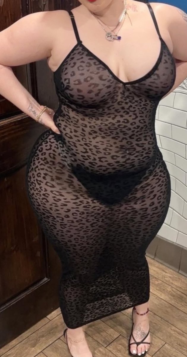 اظن لو دخلتك الأوضة لمجرد اني افرجك علي مراتي بس ولاقيتها بالمنظر ده اتحداك انك تفضل تكمل فرجة عليها وتكتفي بكده ريتويت وعلق كنت هتوصل معايا ومعاها لحد فين وقتها وريتويت لو تقبل تدخل راجل غيرك علي مراتك وريتويت لو نفسك جوزك يعمل معاكي كده