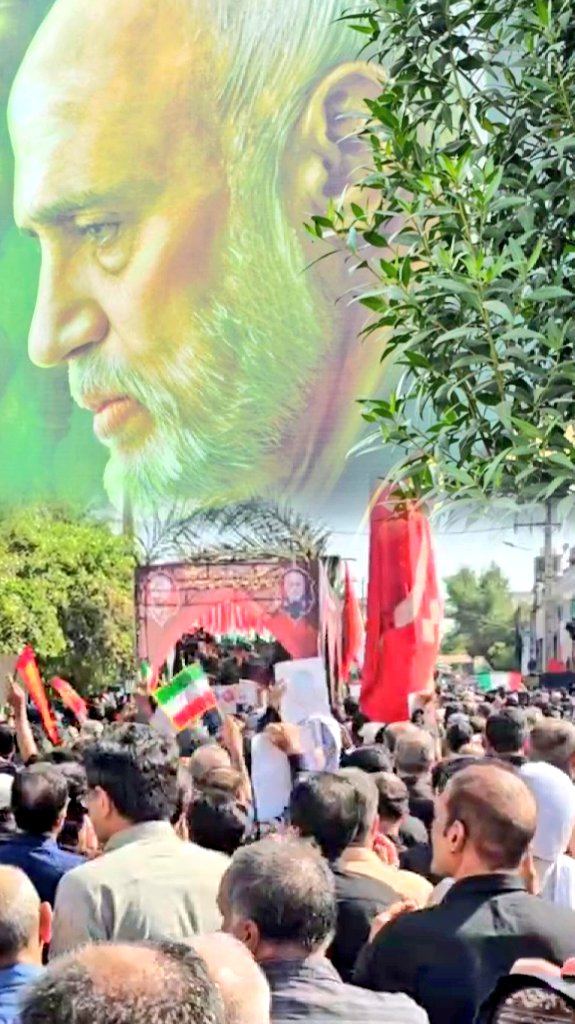 sun7kl's tweet image. سپهبدِ شهید «غلامعلی رشید » در آغوش سبز قبایِ دزفول ...
#فداییان_ملت