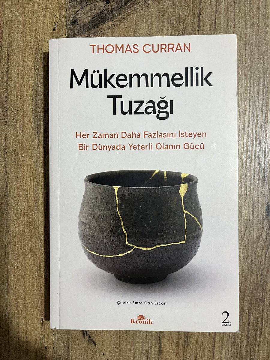 “Biz, olduğumuz kişiyizdir; her birimiz yalpalayan bir kusur yığınıyız. Bu kusurları kucakladığımızda, kendimize nazik davrandığımızda ve insan olmanın kusurlu olmak demek olduğunu kabullendiğimizde, mükemmeliyetçiliğin üzerine koca bir balyoz indiririz.” s.139