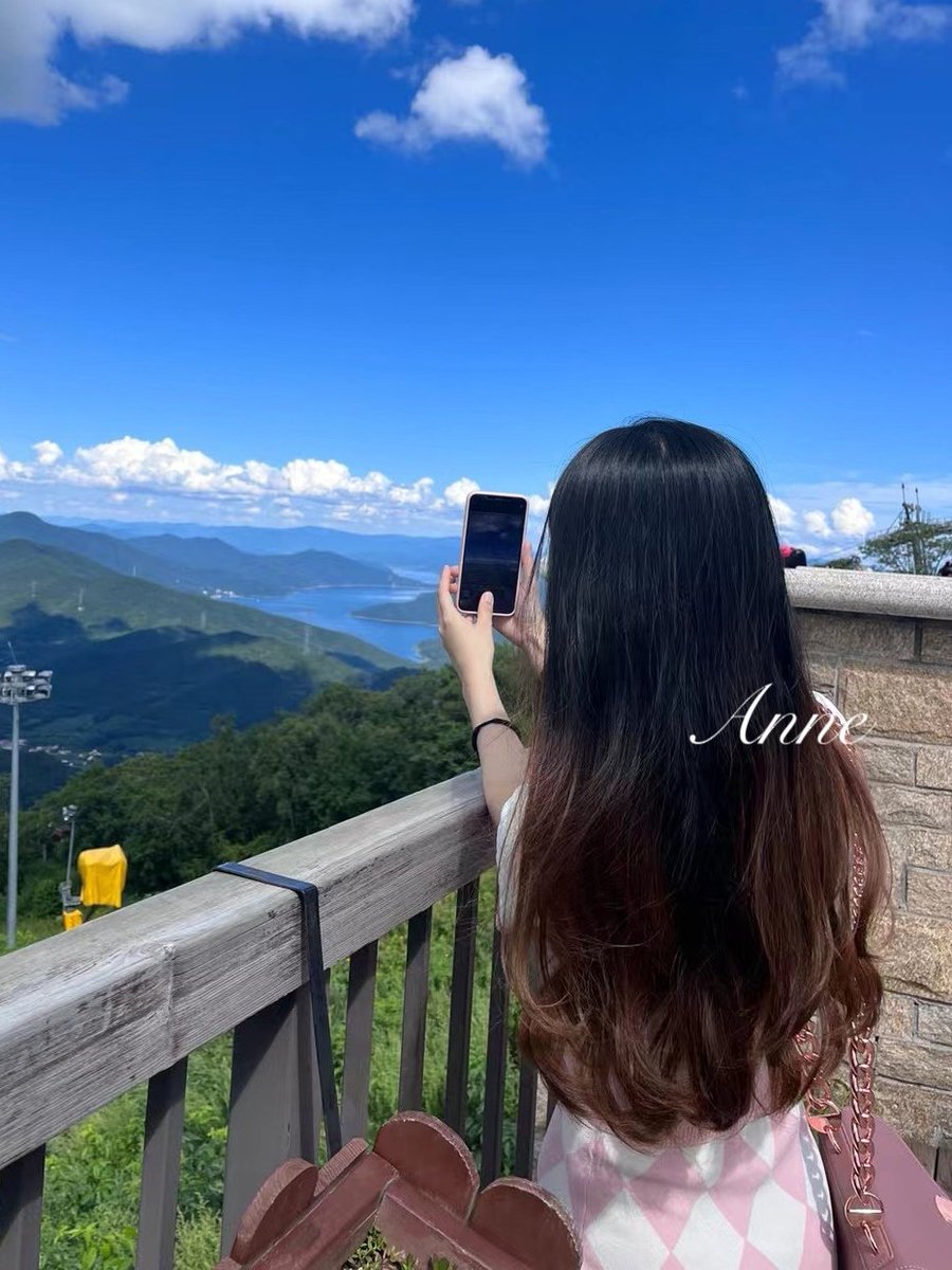 网盘相册里往年今日的照片，看这天空云淡真的美好，又想出去转一转了🏖