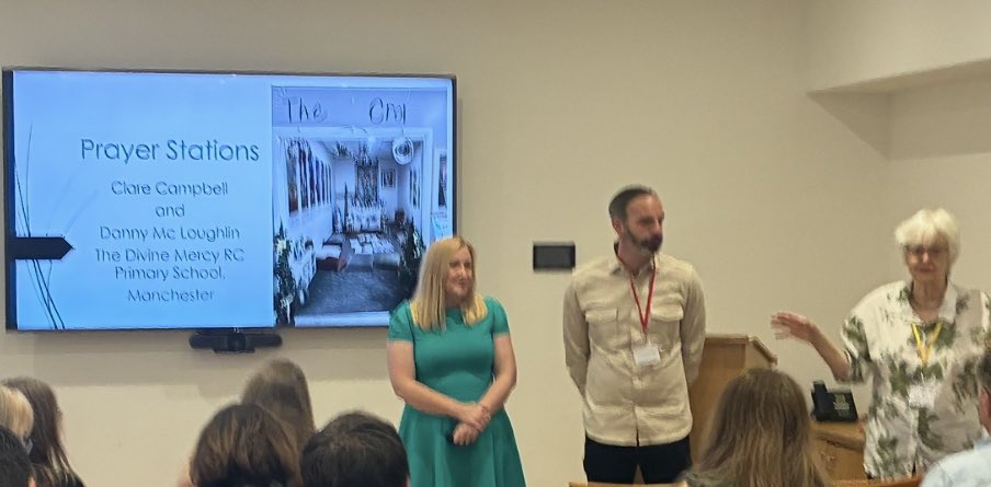 JoPetersEYFS's tweet image. Brilliant weekend at Oxford University at Farmington research conference. An inspirational presentation from our HT @ClareCampbell7 and DH. A wonderful weekend of learning and connection. ResearchandDevelopment #RE #researchschool @UniofOxford