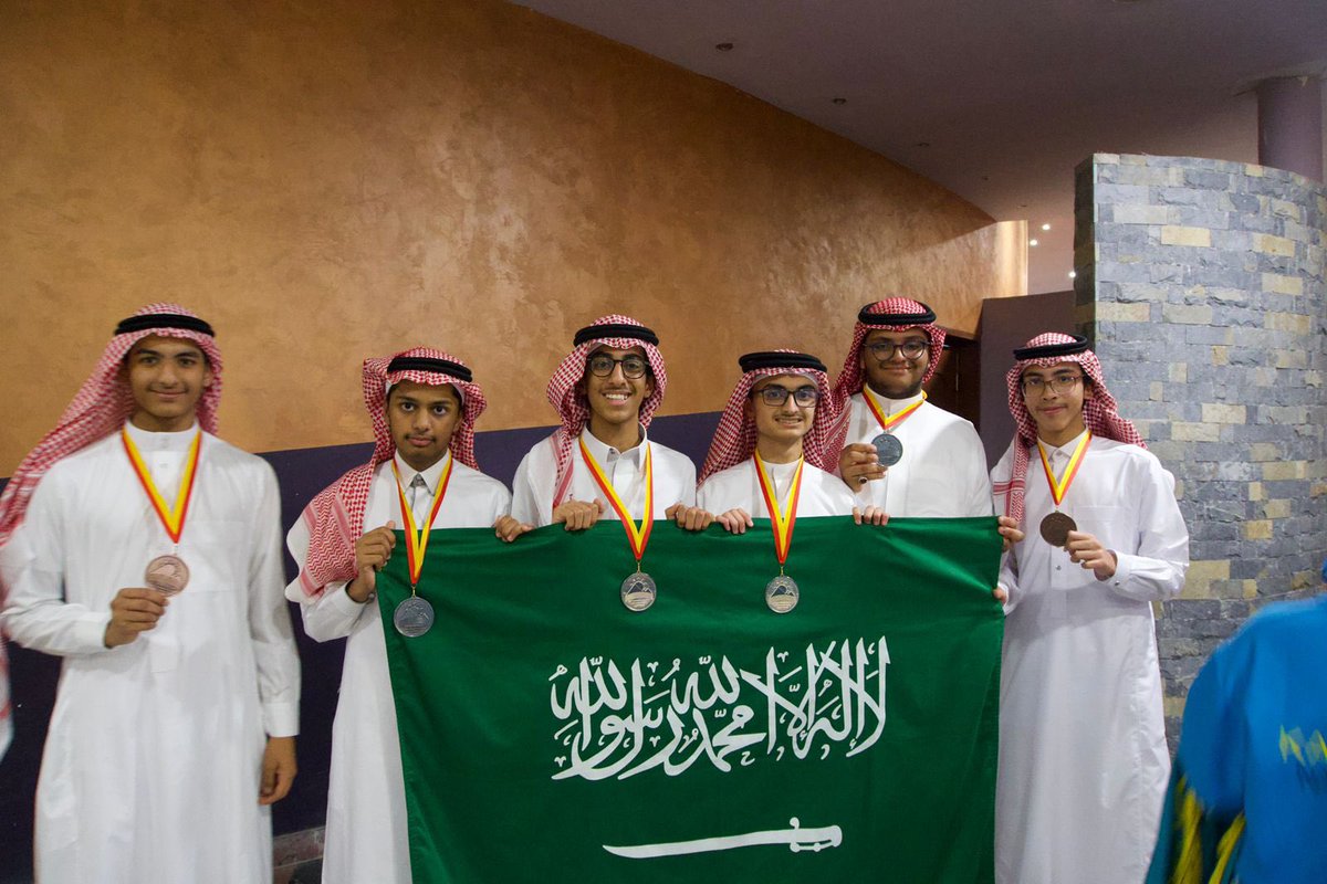 MOE_EPR's tweet photo. تهنئ الإدارة العامة للتعليم بالمنطقة الشرقية الطالب: عبدالله طارق العامر من الصف الأول الثانوي، بمناسبة فوزه بالميدالية الذهبية الدولية في أولمبياد البلقان للرياضيات للناشئين 2025، الذي أُقيم في مقدونيا الشمالية خلال الفترة من 24 إلى 29 يونيو.
نُبارك له هذا الإنجاز الدولي المُشرّف، ونتمنى له دوام التوفيق والتميّز.