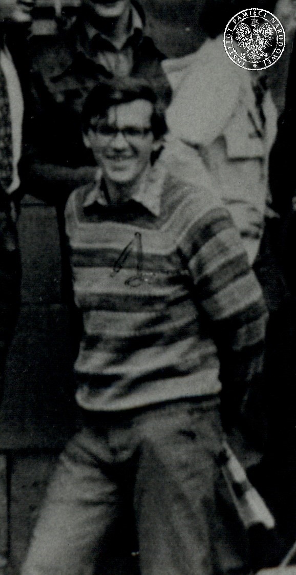 #OTD in 1983, Jan Samsonowicz, Polish anti-communist activist, "Solidarity" member and poet, was found hanged on the fence of a Gdańsk sports club. His death remains unexplained to this day.

Two years ago, the IPN reopened the investigation as part of the #archiveofcrimes