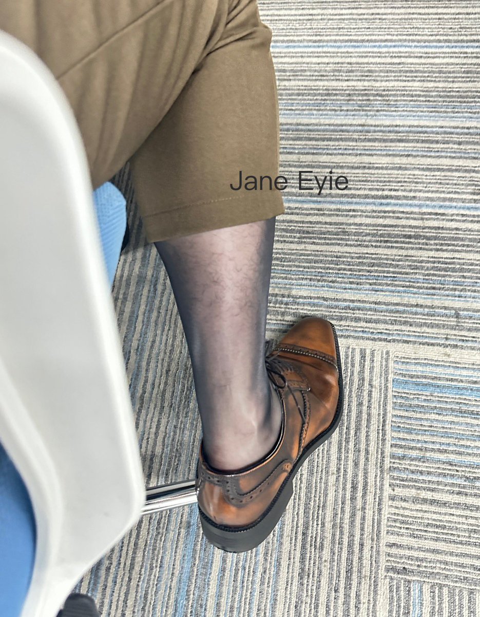 今日OOTD灰色油亮裤袜