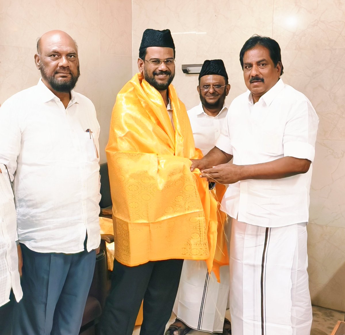 abdulsamadmmk's tweet image. மதுரையில் தமிழக வணிக வரி, பதிவுத்துறை அமைச்சர் மூர்த்தி அவர்களை மரியாதை நிமித்தமாக மனிதநேய மக்கள் கட்சி தலைவர் பேராசிரியர் எம்.எச்.ஜவாஹிருல்லா MLA அவர்களுடன் சந்தித்தோம்.

#mmkitwing #jawahirullamla #abdulsamadmla