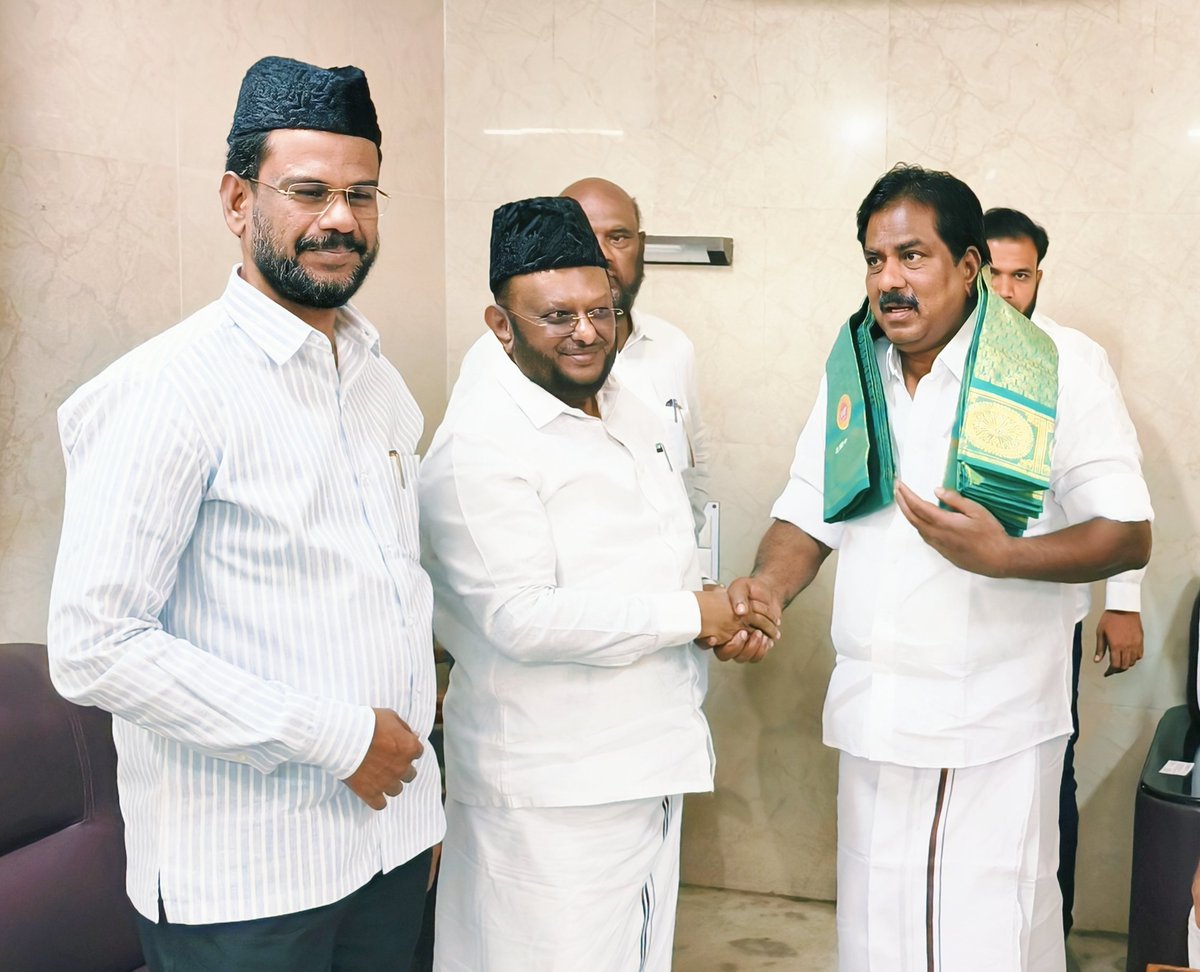 abdulsamadmmk's tweet image. மதுரையில் தமிழக வணிக வரி, பதிவுத்துறை அமைச்சர் மூர்த்தி அவர்களை மரியாதை நிமித்தமாக மனிதநேய மக்கள் கட்சி தலைவர் பேராசிரியர் எம்.எச்.ஜவாஹிருல்லா MLA அவர்களுடன் சந்தித்தோம்.

#mmkitwing #jawahirullamla #abdulsamadmla