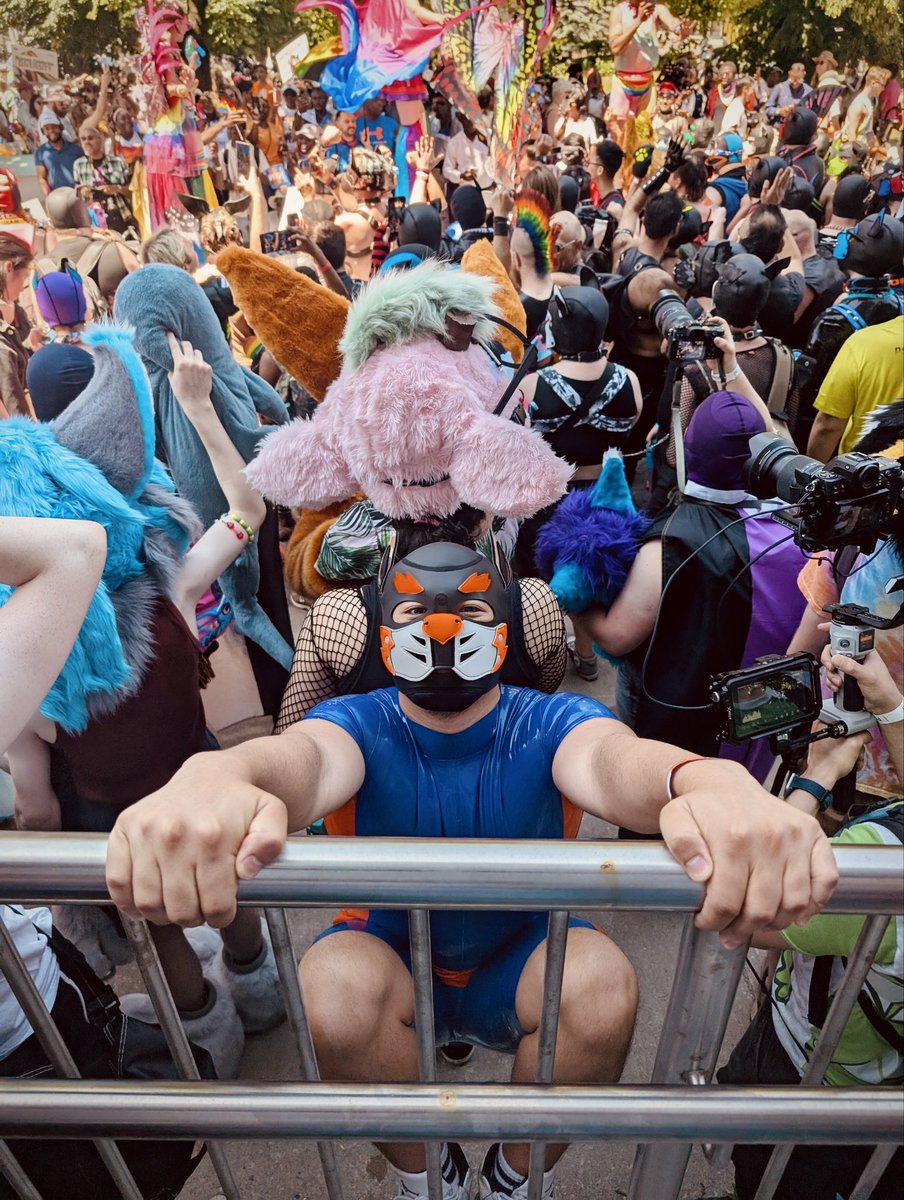 Chung the🐕小腸粉 (@chungchungneed) on Twitter photo Your latex puppy is ready for Toronto Pride🏳️🌈 #TorontoPride #latexpuppy
Thanks to <a href="/dumplingsauras/">duuumpling.bsky.social</a> , the furry friend who’s the photographer😚😚 Your latex puppy is ready for Toronto Pride🏳️🌈 #TorontoPride #latexpuppy
Thanks to <a href="/dumplingsauras/">duuumpling.bsky.social</a> , the furry friend who’s the photographer😚😚