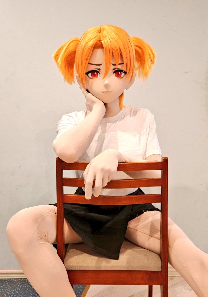 Hi, darling! Happy monday!

I'm gettig ready for beach season 🐝
Are you ready for hot Ural content?)

#kigurumi #着ぐるみ