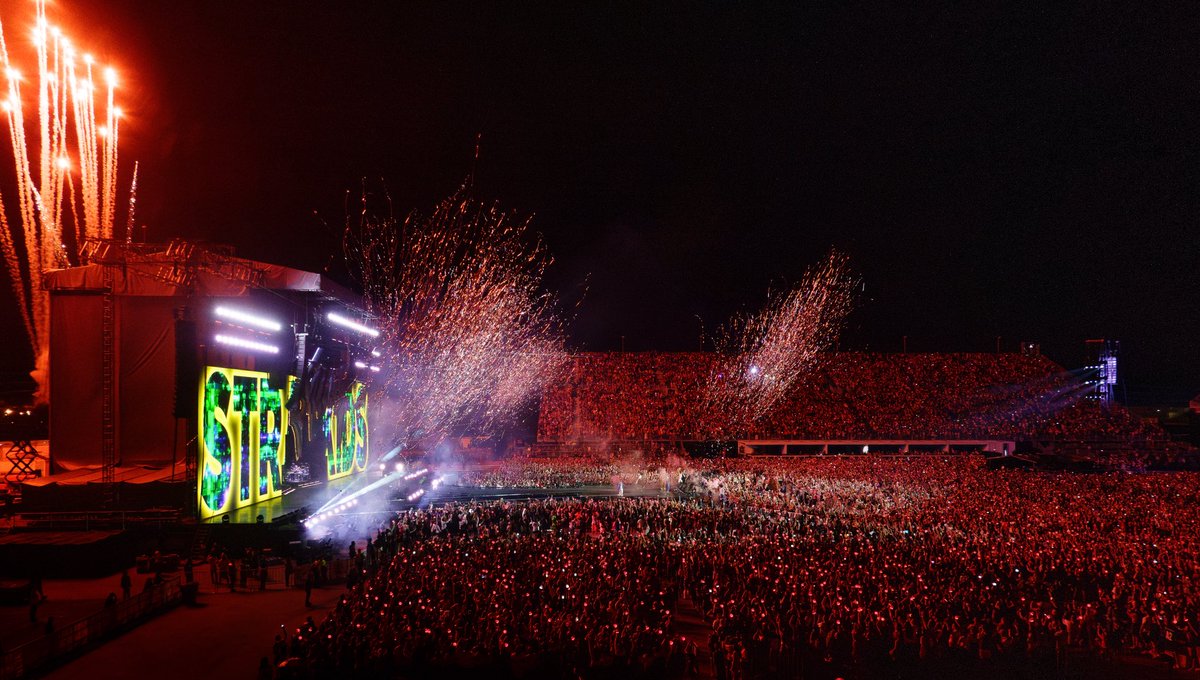 halesyyz's tweet image. Congrats Stray Kids on being the first artist to ever perform at the new Rogers Stadium in Toronto.
Stray Kids DominATE Toronto at Rogers Stadium
#dominATE_TORONTO
#dominATE_NORTHAMERICA
#straykids #rogersstadium
Cr @halesyyz