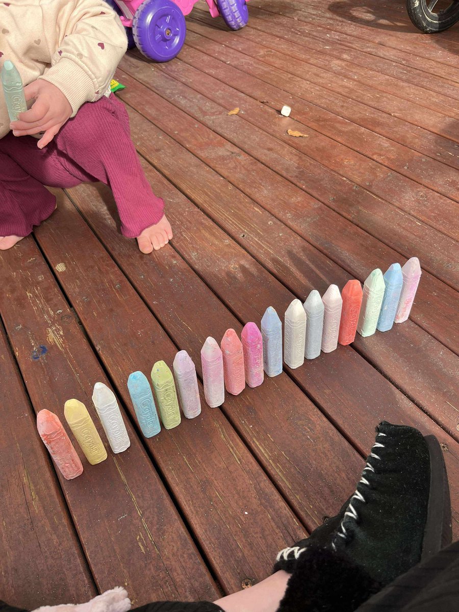 Bundogs's tweet photo. Chalk girl is doing her thing 🤪 #whataunit https://t.co/LfNuDcpZG4