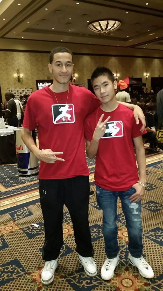 Lil training sesh into pokemon packs
Twitch.tv/nuckledu