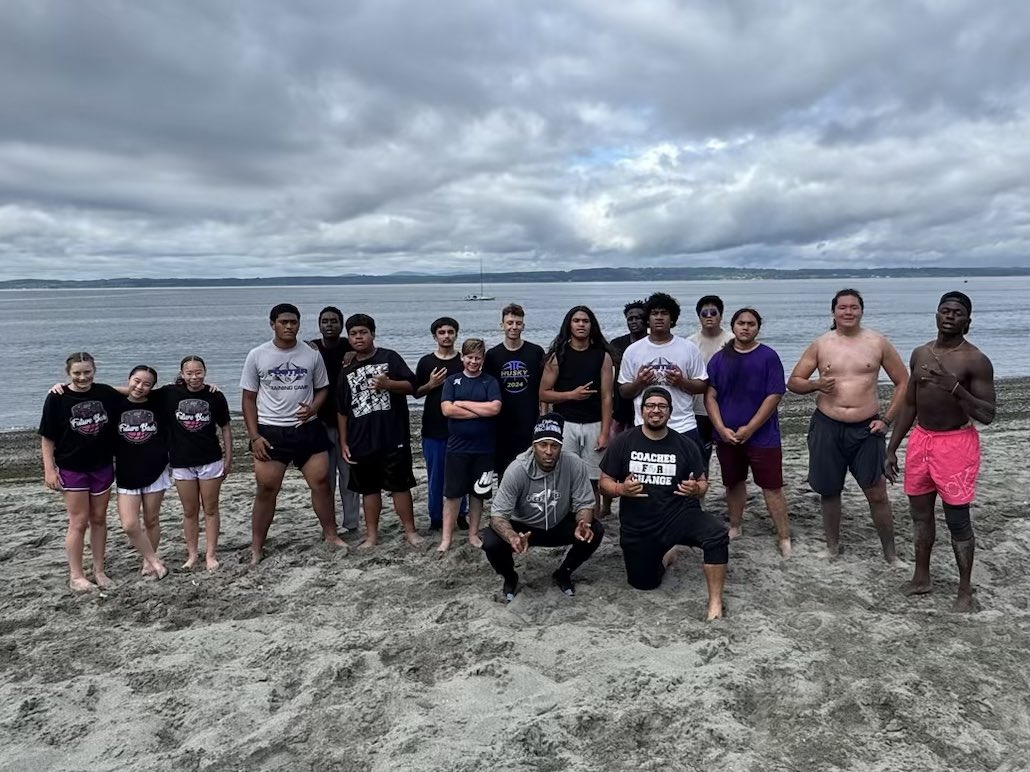 FosterHSFB's tweet image. Awesome job to the Bulldogs that pulled up to the optional Sand Workout 🏖️ !!! Already looking forward to the next session! Thanks to Coach @1ttime for leading and hosting!!!