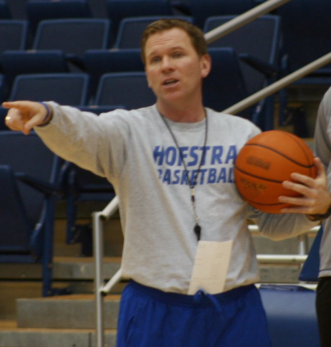 CbbCoach's tweet photo. Mo Cassara

Clark 2004-06
Hofstra 2010-13 https://t.co/34OENYwzM6
