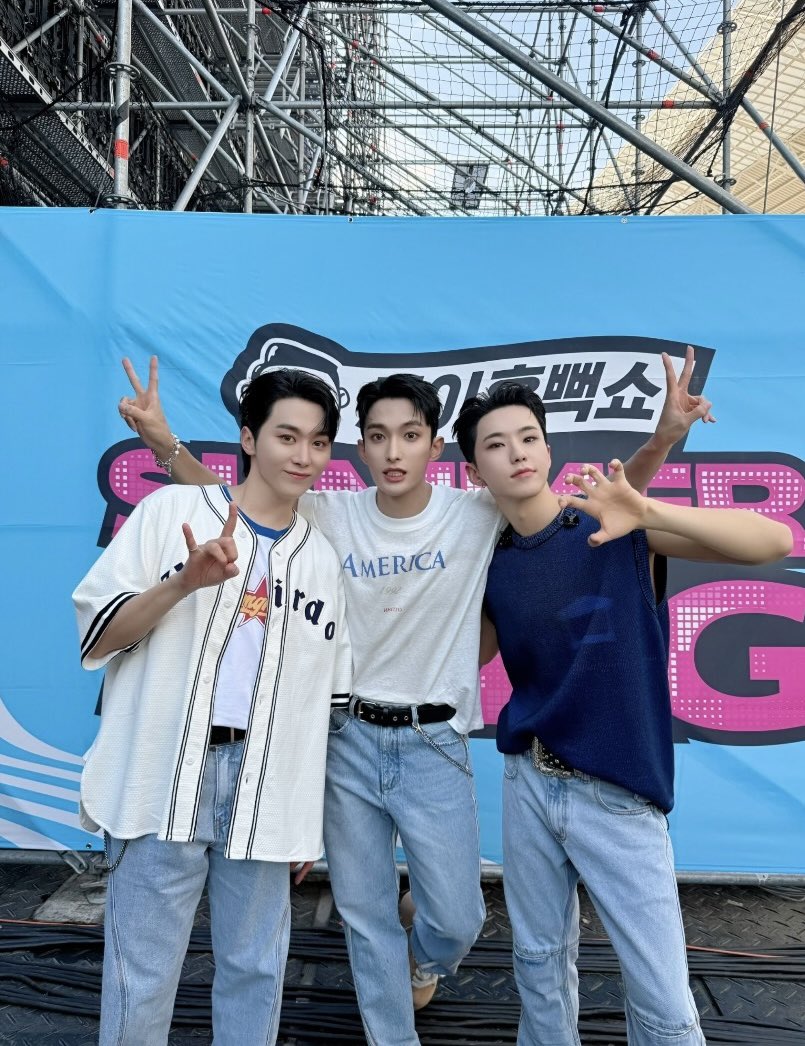 wonubliss's tweet photo. ho5hi_kwon with pledis_boos and dk_is_dokyeom https://t.co/UMJJPqHQRH