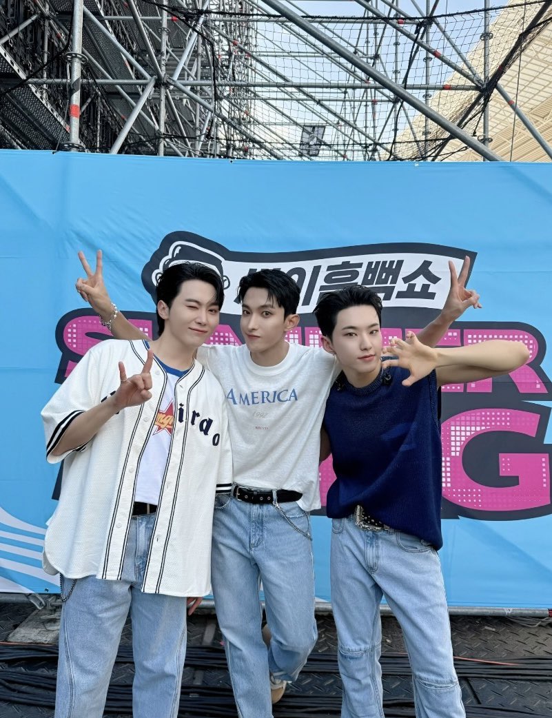 wonubliss's tweet photo. ho5hi_kwon with pledis_boos and dk_is_dokyeom https://t.co/UMJJPqHQRH