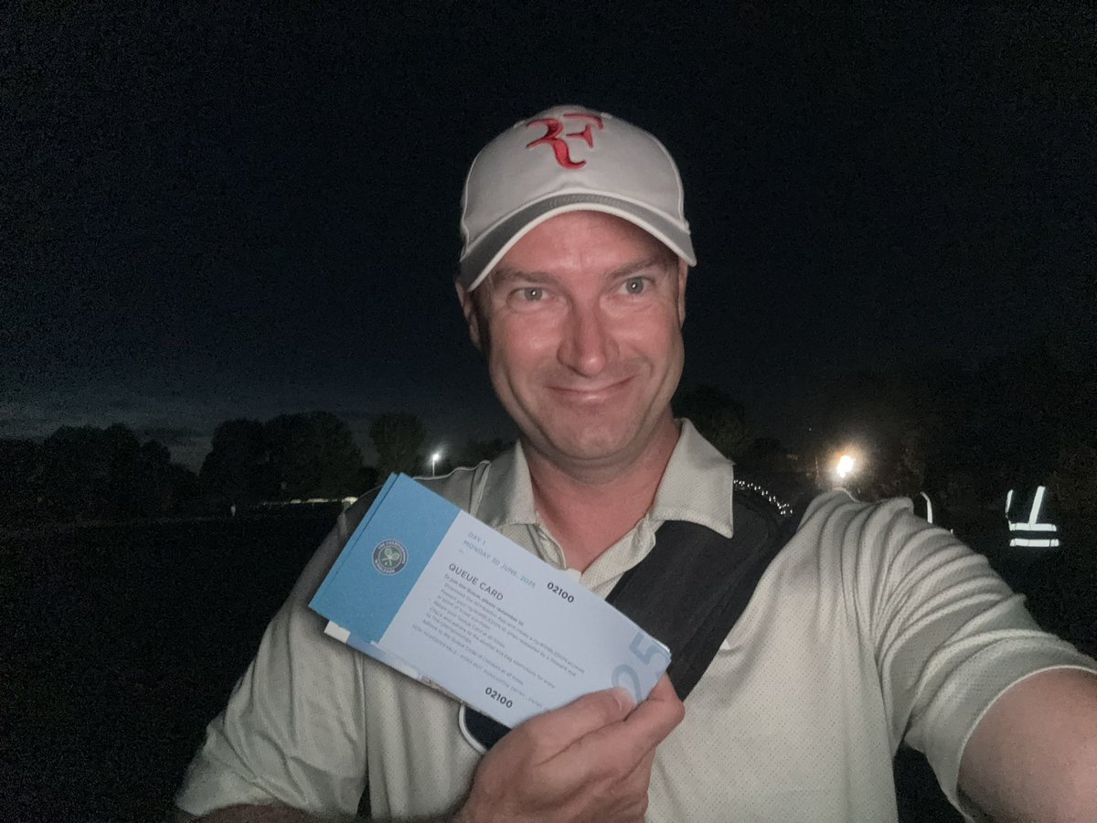 fishy112's tweet photo. Here we go! 🎾 All the way from Nashville, TN. 3am arrival. 2100 in the Queue. happy 18-Yr Anniversary to @kellybfish! @Wimbledon @ViewFromTheQ https://t.co/XfEqqZ576r