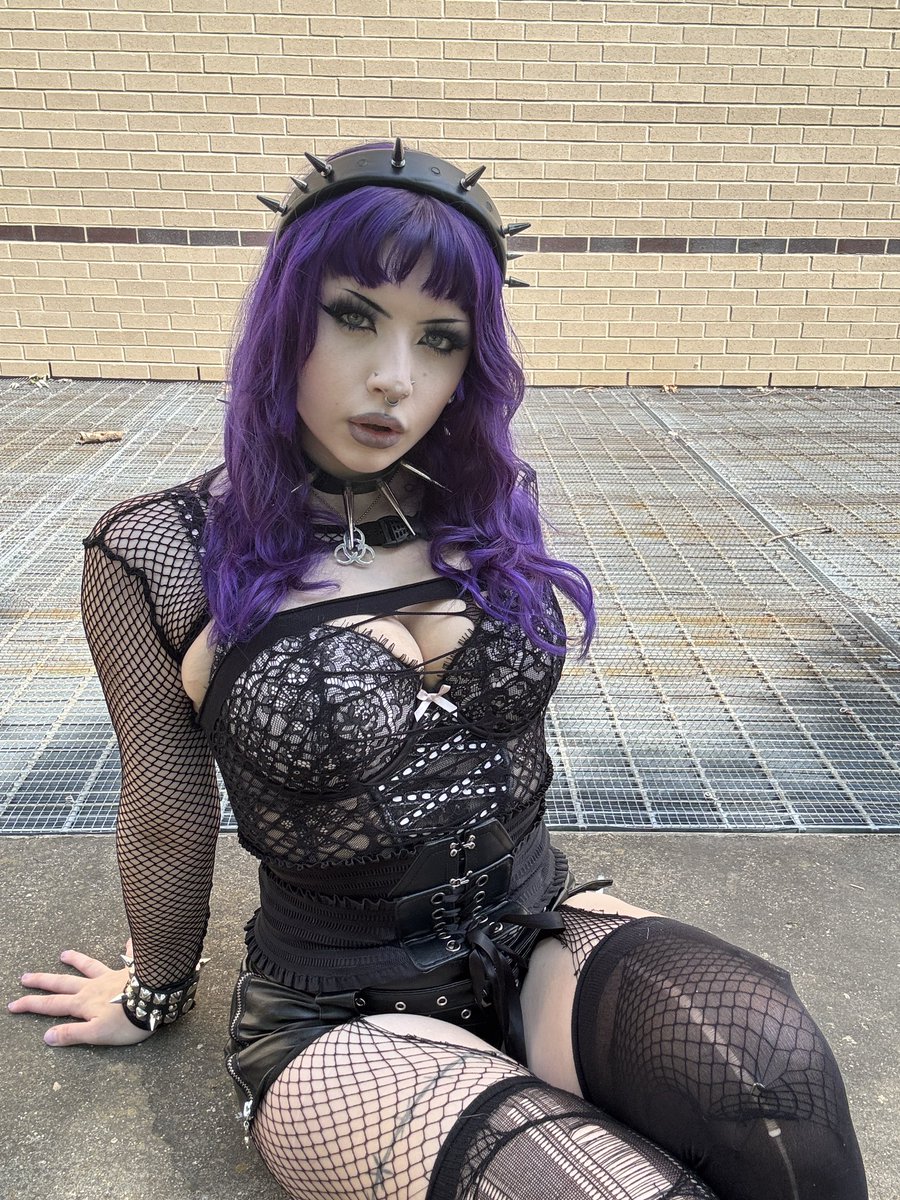 violenthomie's tweet image. it’s been so hot outside, what are you doing to stay cool?