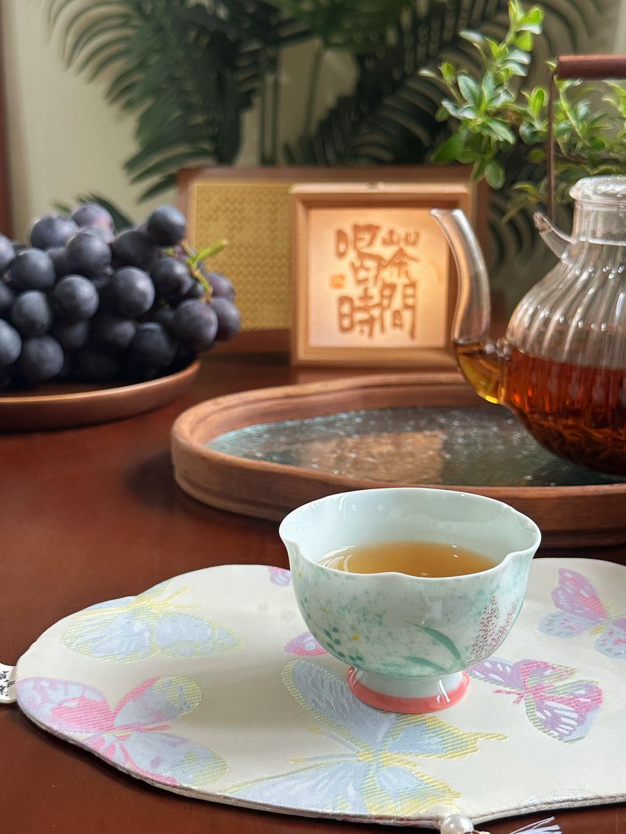 ol_pumpkins's tweet photo. 一杯の清らかなお茶、一冊の本。それだけで心が穏やかになります📖🍵 https://t.co/R7V9x8GcmT