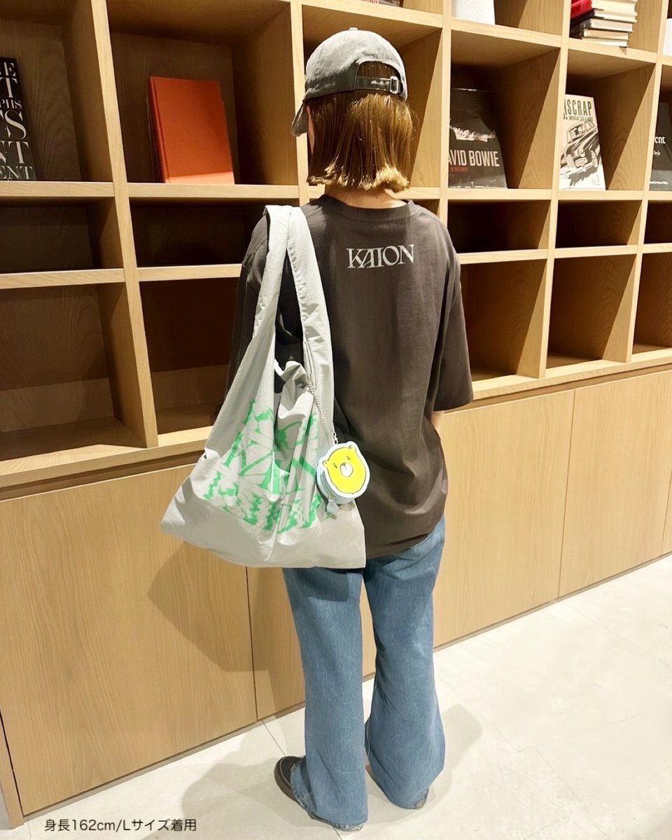EXO_NEWS_JP's tweet photo. /／
📣 『2025 KAI SOLO CONCERT TOUR <KAION>IN JAPAN』グッズ販売中🐻💖
\＼

KAI手描きのクマのチャームポーチや、手描きメッセージ入りのポラロイドフォトカード、仕様にこだわったアパレルアイテムをご用意しております💁🏻‍♀️✨

売切れ無し販売は本日6/30(月)23:59まで🛍️
￣￣￣￣￣￣￣￣￣￣￣￣￣￣￣￣￣￣￣￣￣
※但し一部商品に関して、期間中であっても予定数量に達し次第販売を終了いたします。

🛒詳細はこちら
https://t.co/72FkW19pQN

#KAI #EXO #weareoneEXO
#KAION #KAI_KAION
#KAI_SOLO_CONCERT_TOUR
#2025_KAI_SOLO_CONCERT_TOUR_KAION_IN_JAPAN