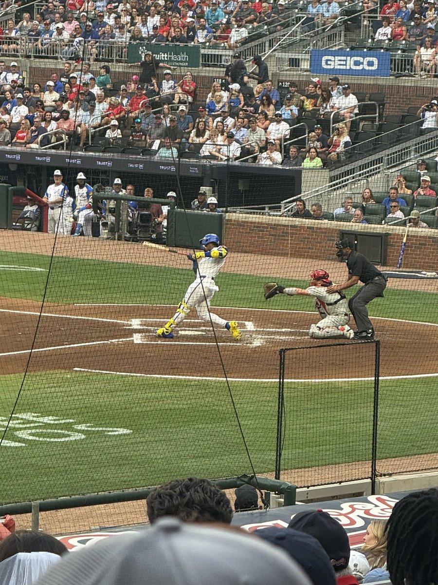 Pretty awesome weekend bros. Comedy show Friday night and make the trip to Atlanta yesterday for the game. Perfect night at the ballpark. Also, Gary Owen is a riot. 😁👏