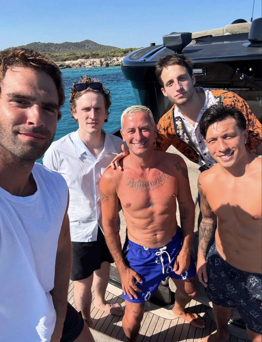 Archive Oliva tweet media